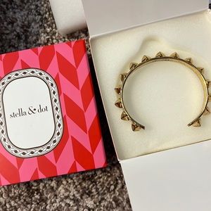 Stella & Dot pyramid stud cuff in gold